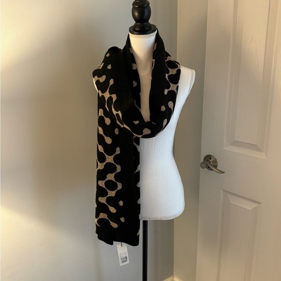 NWT Someday by Opus (Germany). Lovely black & metallic gold large scarf - Picture 11 of 11